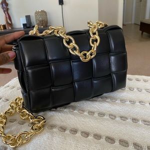 Thick chain strap woven leather handbag